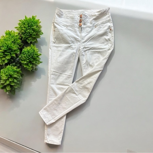 Ashiley manson High Rise White Jeans with Tapered Leg 7 / 27 inseam - Picture 1 of 7